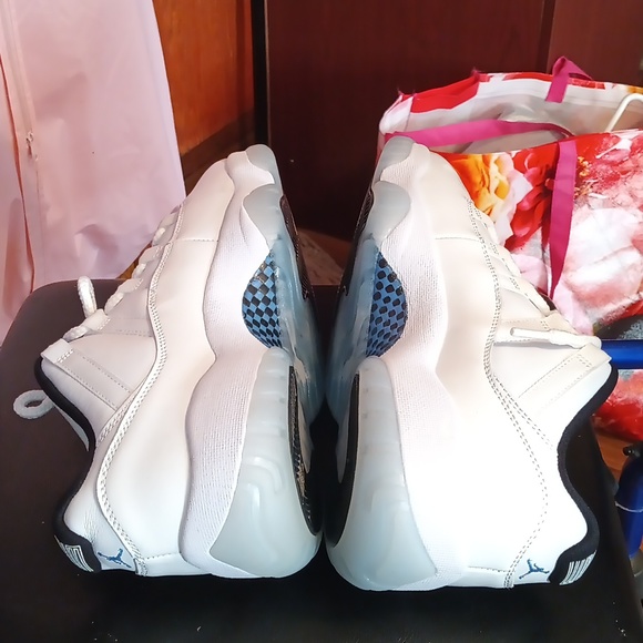 Air Jordans - Picture 8 of 11